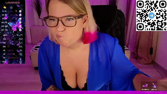 Snapshot of EVAshinyGIRL chatting on 5, 2, 2025 EVAshinyGIRL online show from 5, 2, 2025