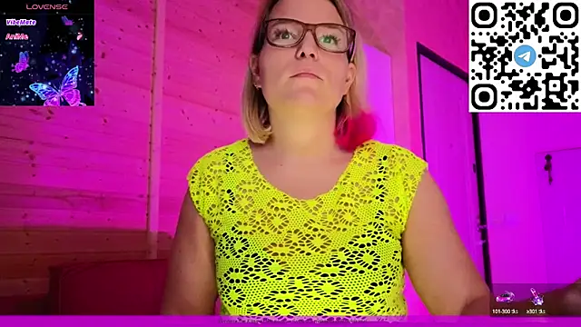 Snapshot of EVAshinyGIRL chatting on 13, 2, 2025 EVAshinyGIRL online show from 13, 2, 2025