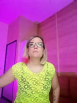 Snapshot of EVAshinyGIRL chatting on 2, 3, 2025 EVAshinyGIRL online show from 2, 3, 2025