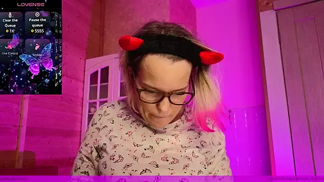 Snapshot of EVAshinyGIRL chatting on 9, 3, 2025 EVAshinyGIRL online show from 9, 3, 2025