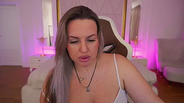 KiraCandyS online show from 5, 2, 2026