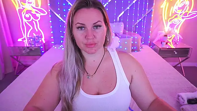 KiraCandyS online show from 25, 5, 2026