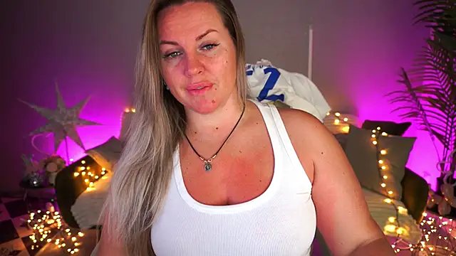 KiraCandyS online show from 4, 6, 2026
