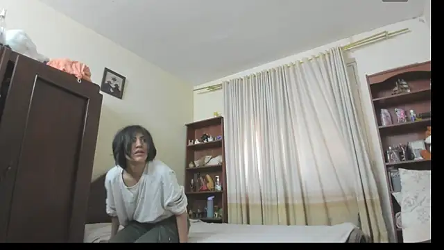 Snapshot of linnie_ chatting on 4, 4, 2026 linnie online show from 4, 4, 2026
