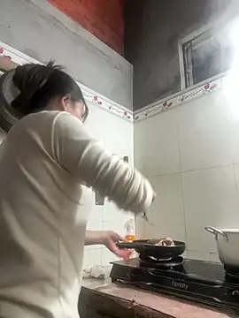 Hellen 111 online show from 2, 11, 2025