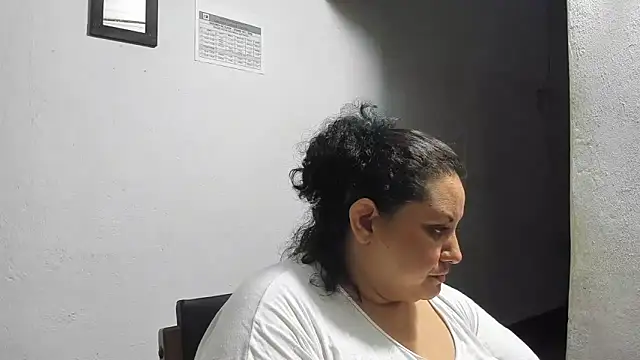 tetasgrandes karol online show from 1, 4, 2026