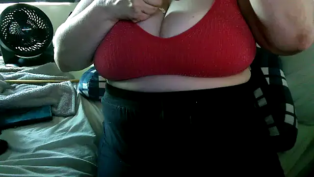 Snapshot of WHITEDAROSE chatting on 2, 10, 2025 WHITEDAROSE online show from 2, 10, 2025