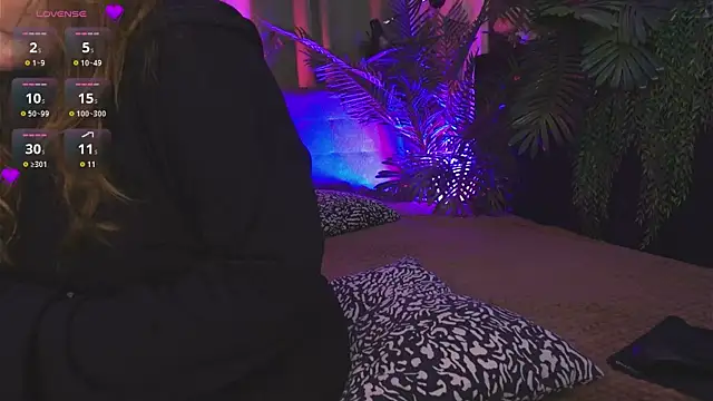 Snapshot of Mia__Peach chatting on 11, 12, 2024 Mia Peach online show from 11, 12, 2024