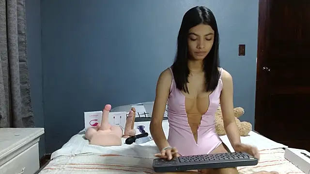 Snapshot of LiaOrtiz69 chatting on 7, 12, 2024 LiaOrtiz69 online show from 7, 12, 2024