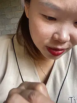 Snapshot of Laura8910 chatting on 5, 3, 2025 Laura8910 online show from 5, 3, 2025