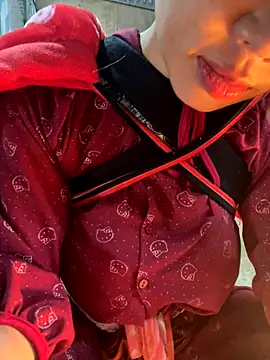 Snapshot of Laura8910 chatting on 11, 11, 2025 Laura8910 online show from 11, 11, 2025