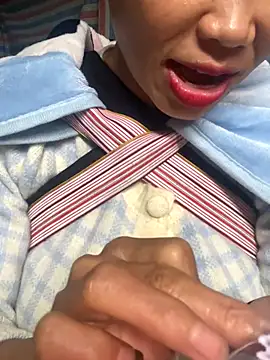 Snapshot of Laura8910 chatting on 17, 11, 2025 Laura8910 online show from 17, 11, 2025