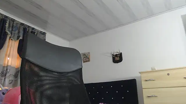 sweet cutetras22 online show from 28, 1, 2025