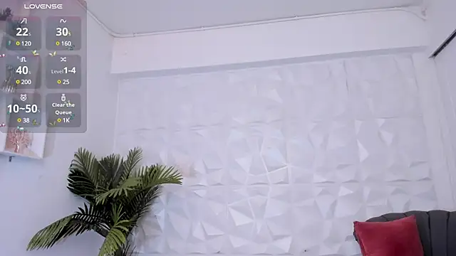 Snapshot of SaraaMills chatting on 14, 1, 2025 SaraaMills online show from 14, 1, 2025