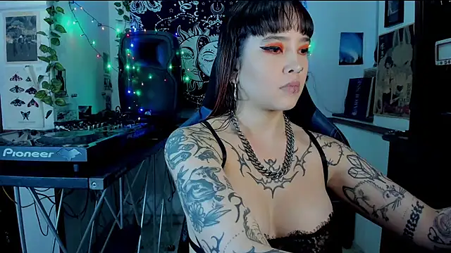 Demongirl6666 online show from 21, 2, 2025
