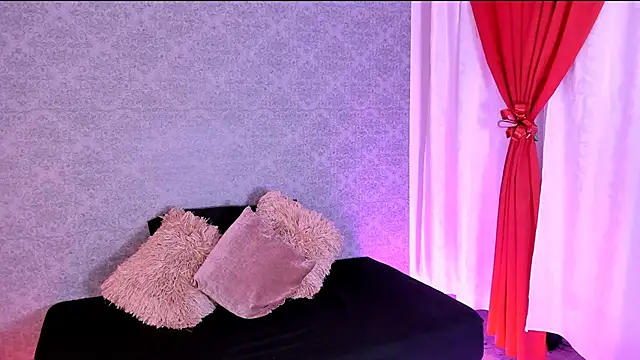 Snapshot of CatrinaRossi chatting on 19, 12, 2024 CatrinaRossi online show from 19, 12, 2024