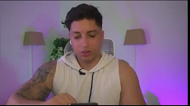 Snapshot of appolo_allen chatting on 19, 12, 2025 appolo allen online show from 19, 12, 2025