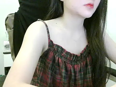 Snapshot of Yin-girl chatting on 22, 10, 2025 Yin-girl online show from 22, 10, 2025