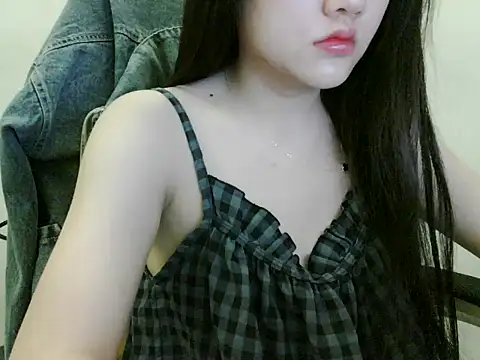 Snapshot of Yin-girl chatting on 14, 11, 2025 Yin-girl online show from 14, 11, 2025