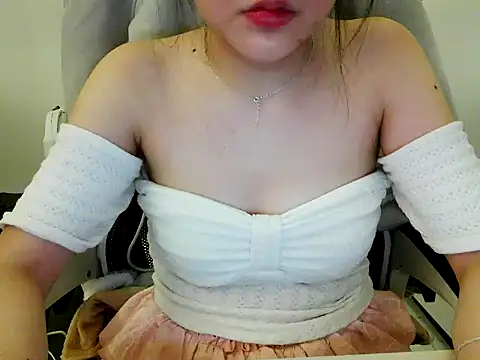 Snapshot of Yin-girl chatting on 1, 12, 2025 Yin-girl online show from 1, 12, 2025