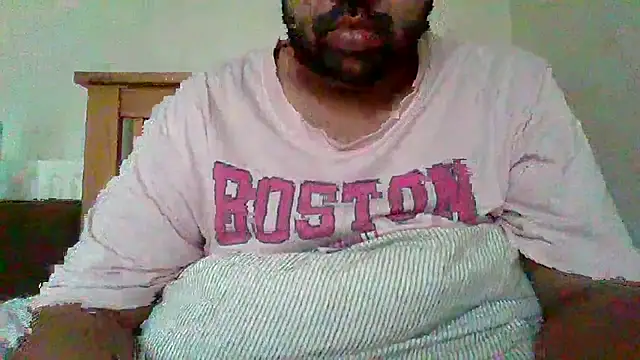 Snapshot of whoreboi98 chatting on 22, 4, 2026 whoreboi98 online show from 22, 4, 2026