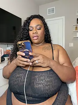 Snapshot of Mari_Melons chatting on 9, 11, 2025 Mari Melons online show from 9, 11, 2025