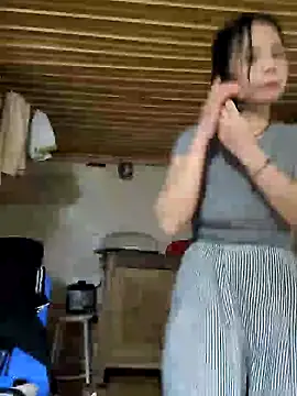 Snapshot of Tinease chatting on 6, 3, 2025 Tinease online show from 6, 3, 2025
