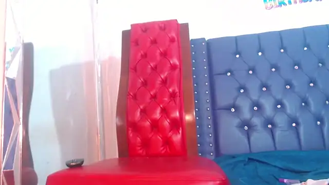 Snapshot of Queennwenn chatting on 16, 11, 2025 Queennwenn online show from 16, 11, 2025