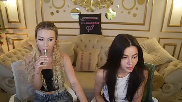 Snapshot of Gabriella054 chatting on 8, 4, 2026 Gabriella054 online show from 8, 4, 2026