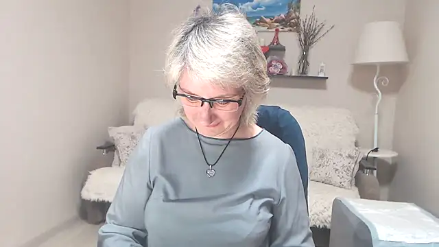 Snapshot of FleurMays chatting on 2, 6, 2026 FleurMays online show from 2, 6, 2026