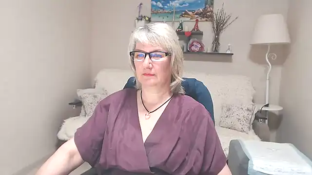 Snapshot of FleurMays chatting on 6, 6, 2026 FleurMays online show from 6, 6, 2026