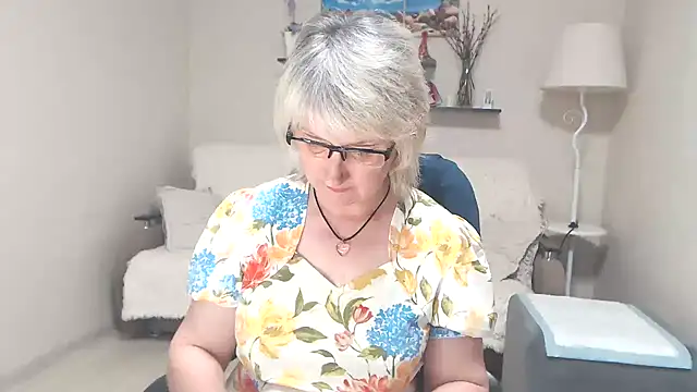 Snapshot of FleurMays chatting on 27, 6, 2026 FleurMays online show from 27, 6, 2026