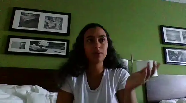 Snapshot of cinnaminnie chatting on 8, 1, 2025 cinnaminnie online show from 8, 1, 2025