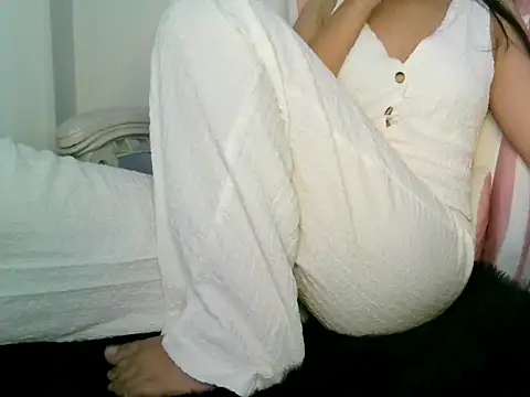 PARI MAI online show from 8, 11, 2025