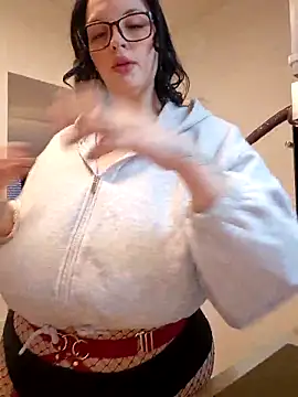 Jujuicy 97 online show from 4, 2, 2026