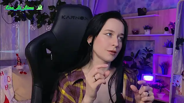 Snapshot of KiraLiLime chatting on 1, 2, 2025 KiraLiLime online show from 1, 2, 2025