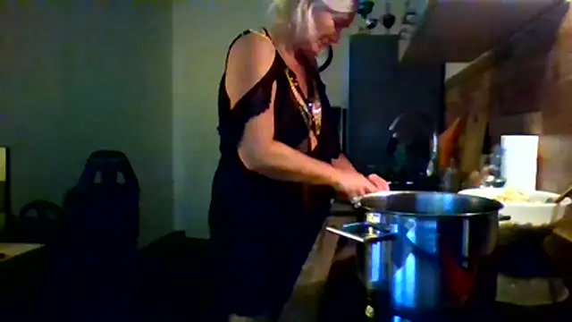 Snapshot of Your_Wish_4U chatting on 1, 11, 2025 Your Wish 4U online show from 1, 11, 2025