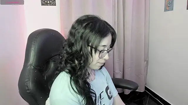 indra cam online show from 18, 4, 2026