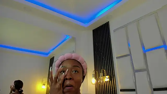 mia schwarz online show from 9, 10, 2025