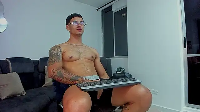 Snapshot of davis_alx1 chatting on 3, 12, 2024 davis alx1 online show from 3, 12, 2024