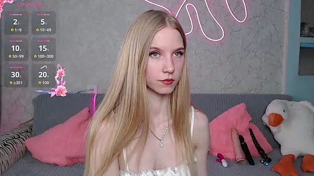 Snapshot of Cutieblondegirl chatting on 11, 3, 2026 Cutieblondegirl online show from 11, 3, 2026