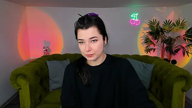 Snapshot of _Sun_Shy_ chatting on 27, 10, 2025 Sun Shy online show from 27, 10, 2025