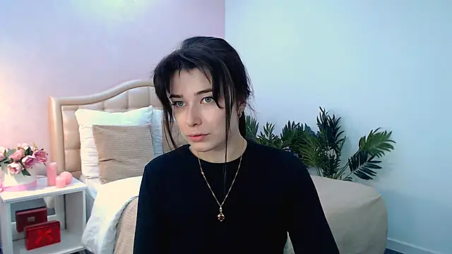 Snapshot of _Sun_Shy_ chatting on 28, 11, 2025 Sun Shy online show from 28, 11, 2025