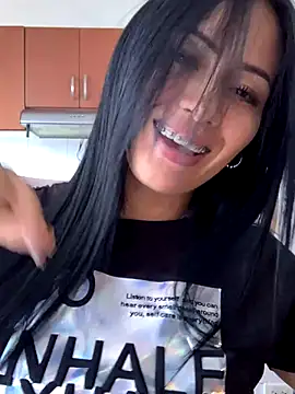 Sara luna  online show from 3, 12, 2024