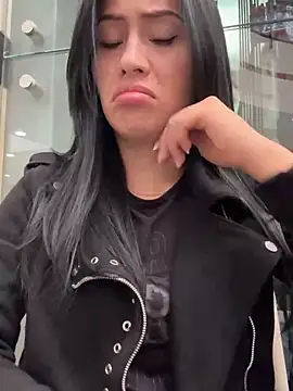 Sara luna  online show from 15, 1, 2025