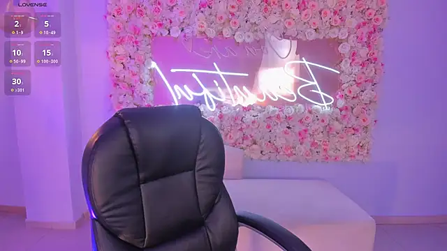 Snapshot of LucianaMillerX chatting on 21, 12, 2024 LucianaMillerX online show from 21, 12, 2024