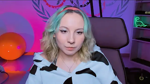 Snapshot of JasmineMilko chatting on 4, 1, 2025 JasmineMilko online show from 4, 1, 2025