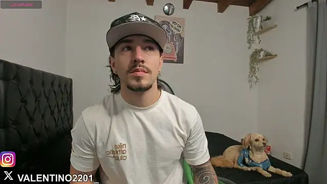 Snapshot of Valentino_Xander chatting on 6, 10, 2025 Valentino Xander online show from 6, 10, 2025