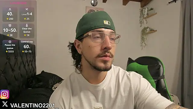 Snapshot of Valentino_Xander chatting on 13, 10, 2025 Valentino Xander online show from 13, 10, 2025