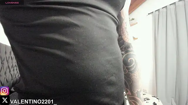 Snapshot of Valentino_Xander chatting on 18, 10, 2025 Valentino Xander online show from 18, 10, 2025